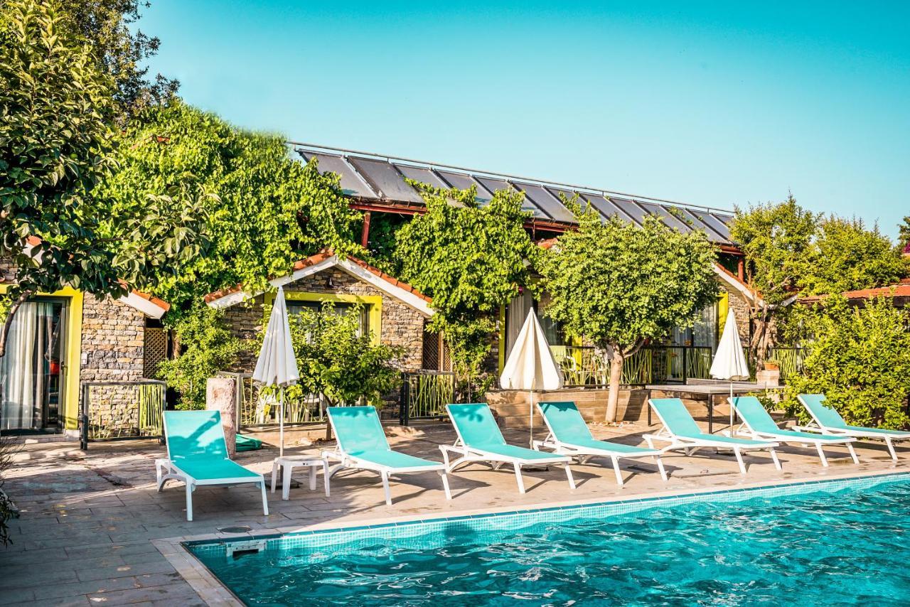 Leda Beach Hotel Side Exterior photo